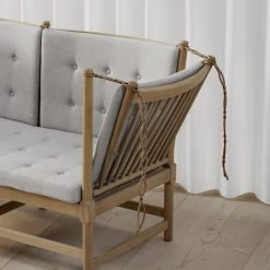 Spoke-Back Sofa -Möbel & Dekoration 2019 02 27 Fredericia Stockholm News23316 S 1280x1280