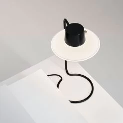 AJ Oxford 410 Tischleuchte -Möbel & Dekoration 56864 AJ OxfordBlackYellow StudioDenmark SourceCopy 10 1280x1280