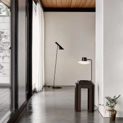 AJ Oxford 410 Tischleuchte -Möbel & Dekoration 56959 SS23AJFloorAJOxfordTable1080x135000248 SourceCopy 2 1280x1280 1