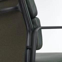 Soft Pad Chair EA 217 -Möbel & Dekoration 7911189 Soft Pad Chair EA 217 Detail v fullbleed 1440x 1280x1280