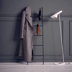 AJ Stehleuchte -Möbel & Dekoration AJ Lamp 1280x1280