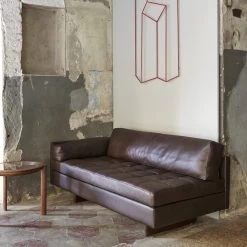 CB664 Asymmetric Sofa -Möbel & Dekoration BassamFellows CB 664R Asymmetric small righthand sofa in leather credit MAX ROMMEL5ce298d94e6fa 1280x1280