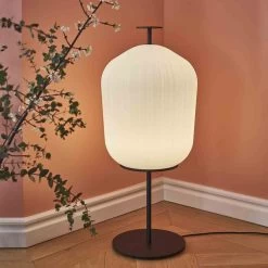 Plissée Stehleuchte -Möbel & Dekoration ClassiCon plissee floor lamp bronze light on spray photo elias hassos 1280x1280