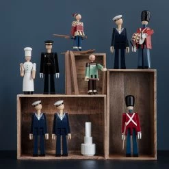 Polizist Figur -Möbel & Dekoration KB 39267 39024 39025 39241 39436 39411 39410 Marine w figures on shelf 1280x1280 1