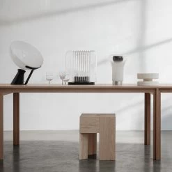 Saffo Tischleuchte -Möbel & Dekoration Karakter Principal Desk Saffo Lari Aida LightsOFF Triangle Lifestyle 1280x1280