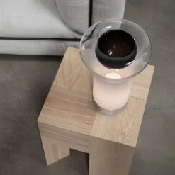 Saffo Tischleuchte -Möbel & Dekoration Karakter Saffo Triangle LightsOn Lifestyle 1280x1280