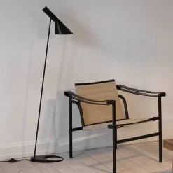 AJ Stehleuchte -Möbel & Dekoration Keglen oe175 oe250 oe400 AJ Floor Black Jagtvej SS20 06999 A 1280x1280