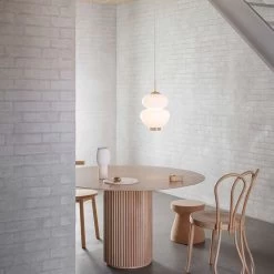 Peanut Pendelleuchte -Möbel & Dekoration LYFA 2020 PEANUT 250 White Brass 02 1280x1280