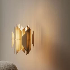 Divan 2 Brass Pendelleuchte 14 Divan 2 Brass Pendelleuchte -Möbel & Dekoration LYFA 2021 DIVAN 2 245 Brass Photographer Irina Boersma Stylist Pernille Vest 02 1280x1280