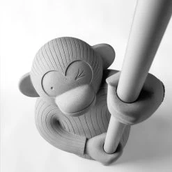 Monkey Kleiderständer -Möbel & Dekoration MONO PICADO DETALLE CARA 1280x1280