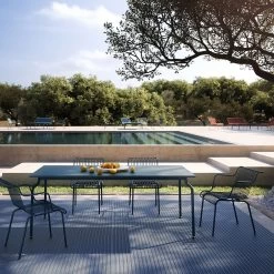 South Gartenbank -Möbel & Dekoration Magis south armchair ambient multi SD2950 night blue table TV1400 steel sheet night blue AC962 AC950 AC952 01 1280x1280