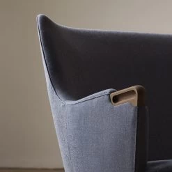 CH72 Sofa -Möbel & Dekoration Wegner CH71 Walnut Oil Canvas794 Detail 1 1280x1280