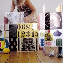 House Of Cards Giant 10 House Of Cards Giant -Möbel & Dekoration cartes eames giant C Pauline Ruhl Saur3 1280x1280