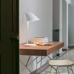 YUH Brass Tischleuchte -Möbel & Dekoration yuh brass table life 1280x1280